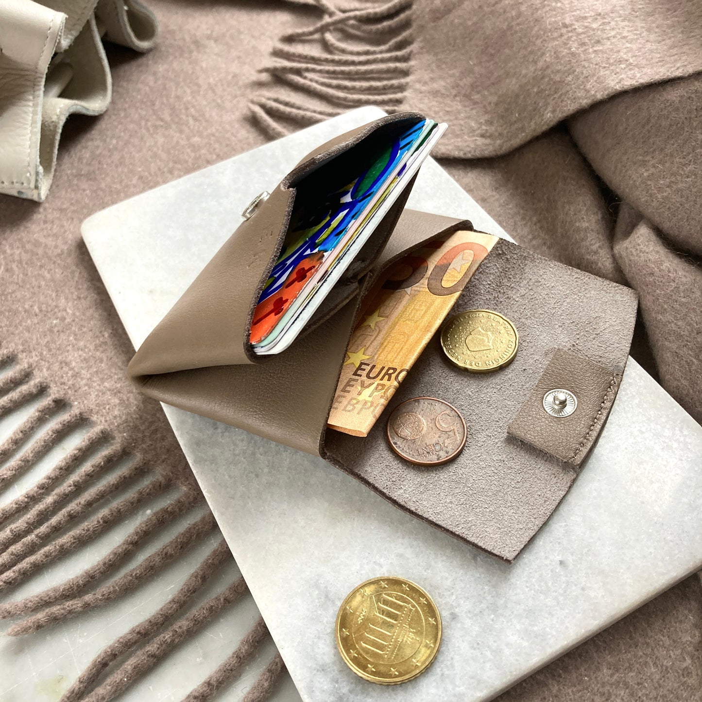 Minimalistic wallet and key chain gift set - Neutral grey leather