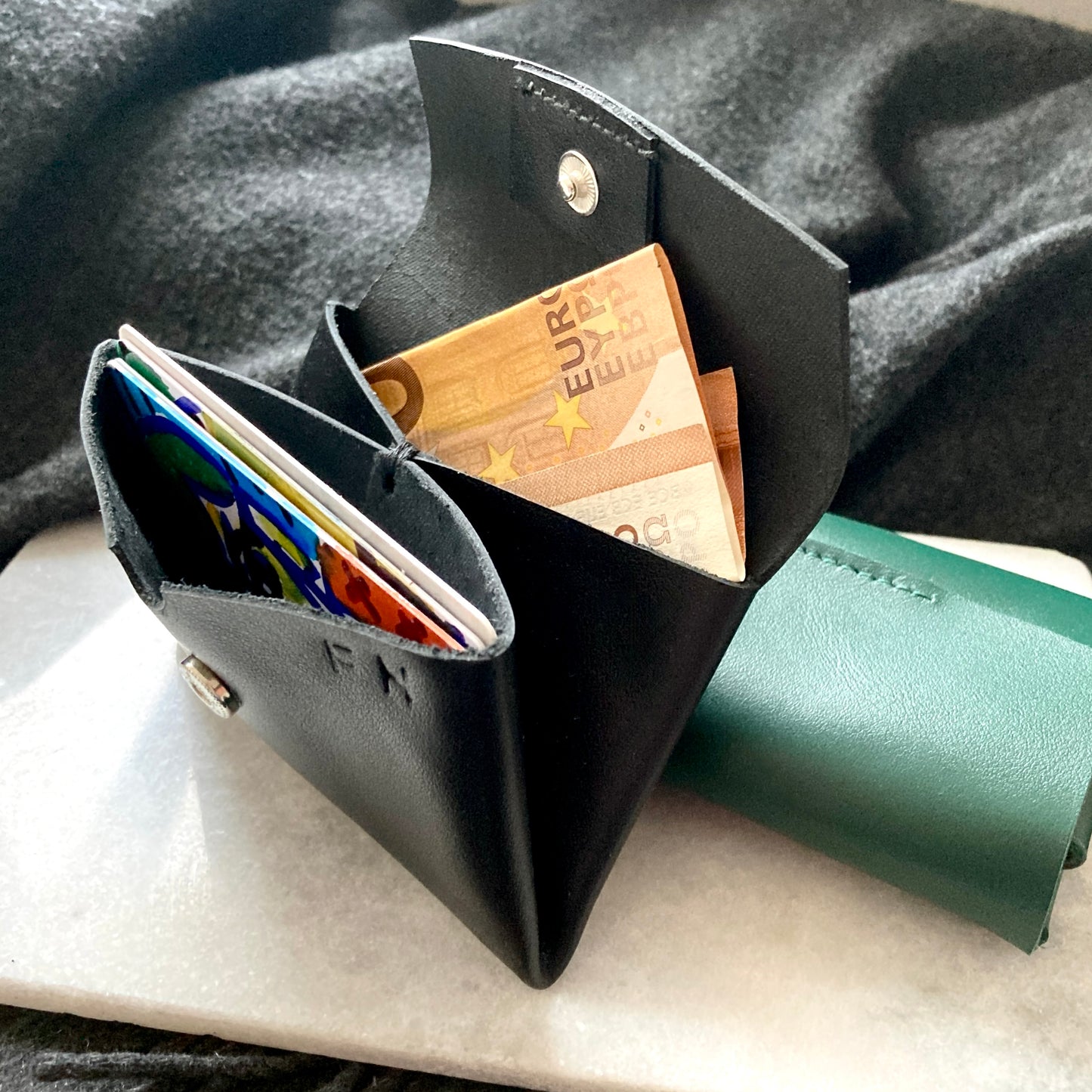 Minimalistic wallet and key chain gift set - black leather