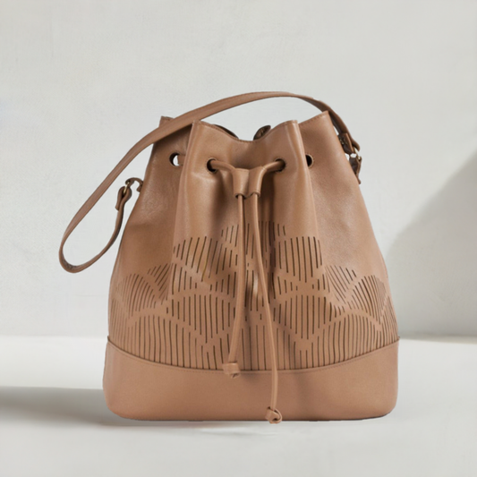 Beuteltasche mit cut outs - braunes Nappaleder