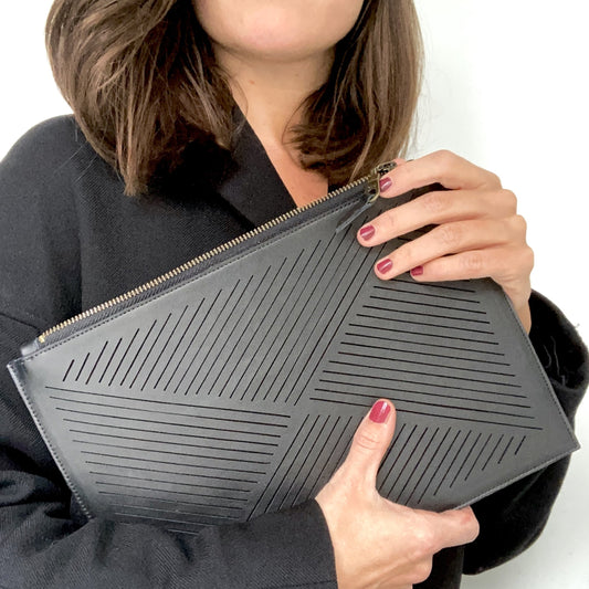 Clutch - Umhängetasche mit cut outs - Schwarz