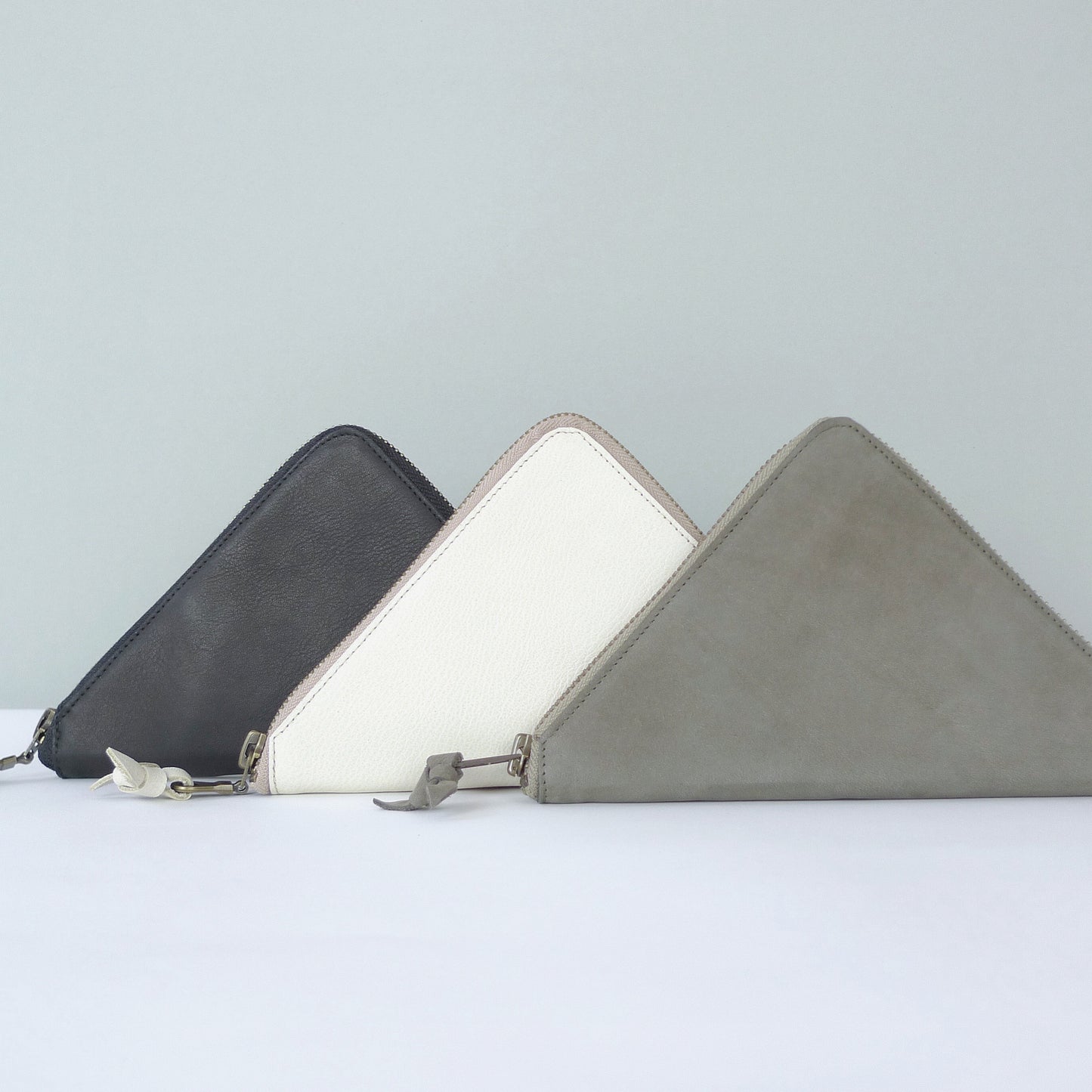 Triangle zip wallet - grey suede leather